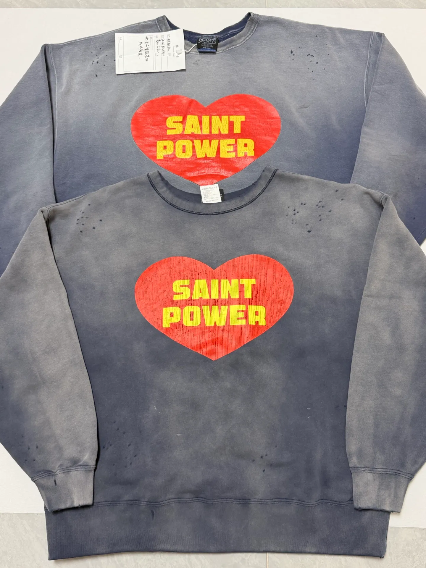 Prenatal printing SAINT Mxxxxxx CRW NECK SWT/SAINT POWER/NVY Love SAINT POWER faded sweatshirt Faded blue S-XL Assute dye Heavy horse, rewashed to make it old and damaged Faded Vintage style Authentic price printing process Rewashed water printing to make old cracks treatment Original loose tailoring Fabric custom woven and dyed Correct main label/wash water label/cherub label